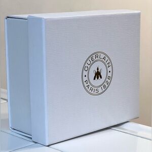 Guerlain Paris 1828 EMPTY White Perfume Gift Box Gold Bee Letters 7x3.5x6.5 in